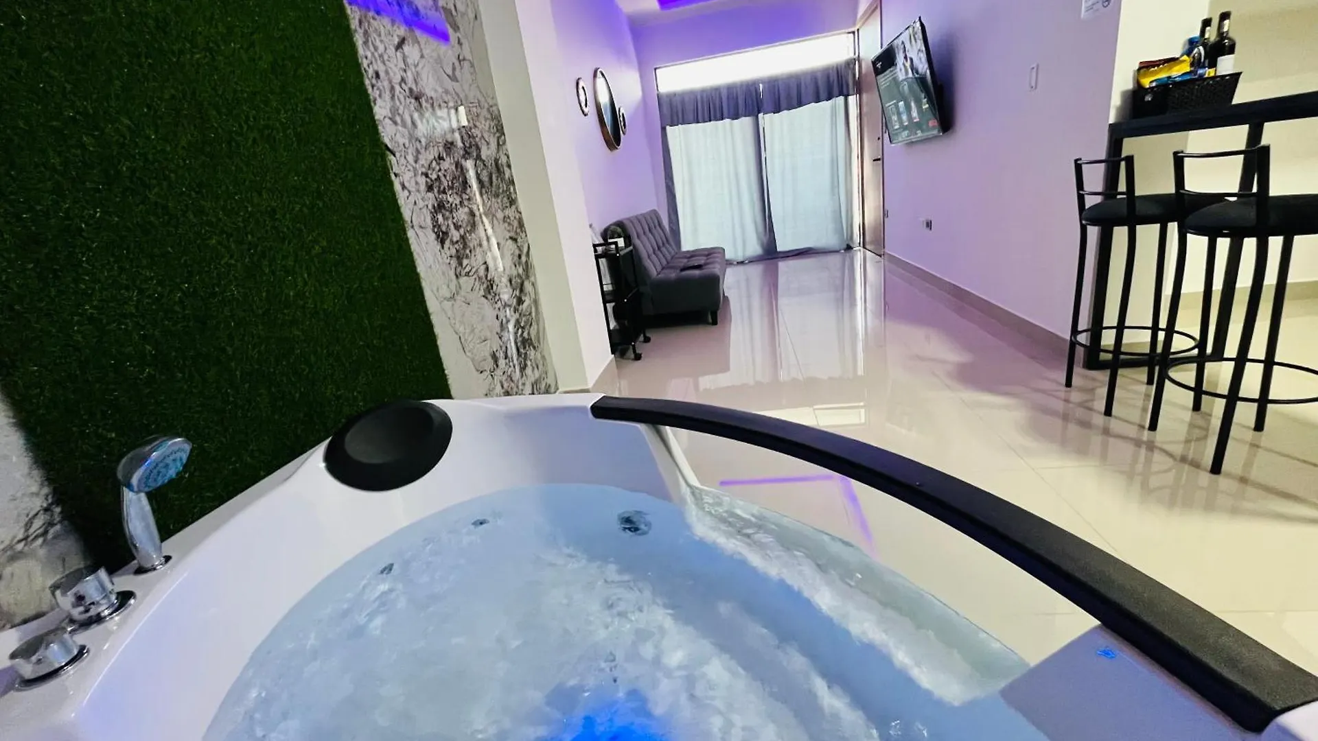 Hermosa Suite & Jacuzzi & Balcon - Piso 1 - 10Min Del Consulado Americano Guayaquil Apartment